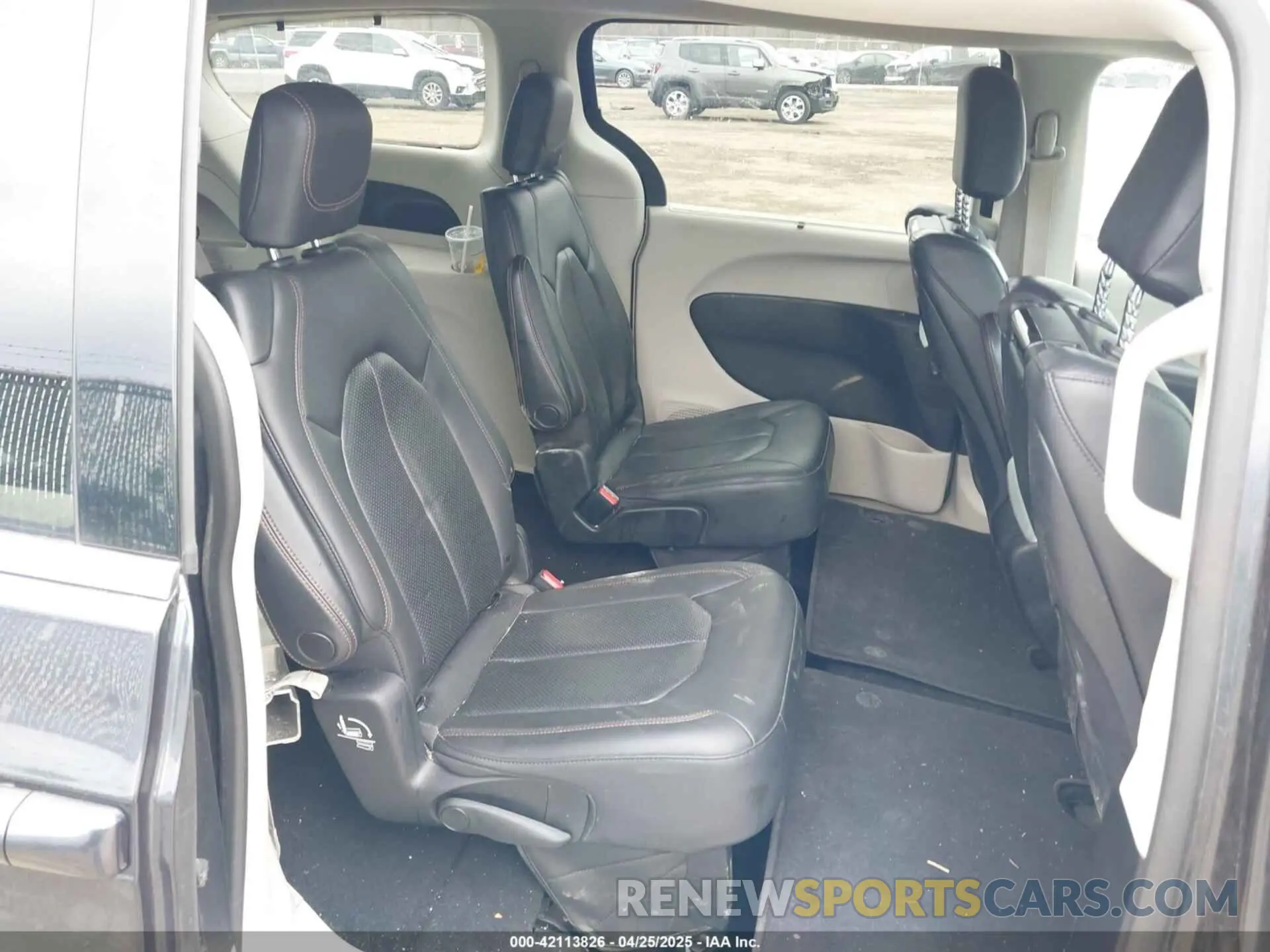8 Photograph of a damaged car 2C4RC1EGXKR708906 CHRYSLER PACIFICA 2019