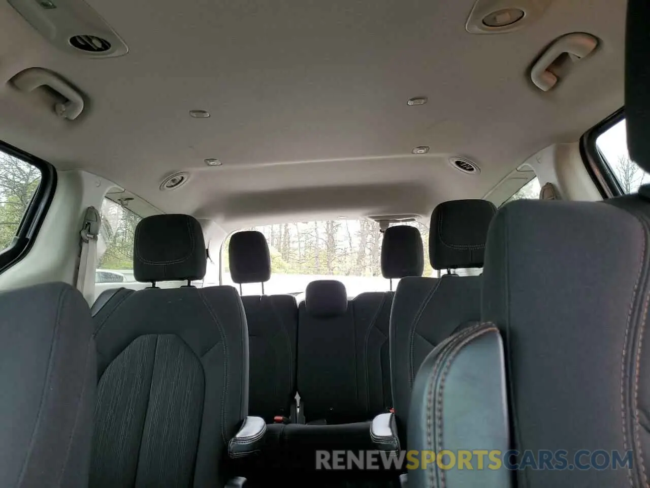 10 Photograph of a damaged car 2C4RC1FG0KR610496 CHRYSLER PACIFICA 2019