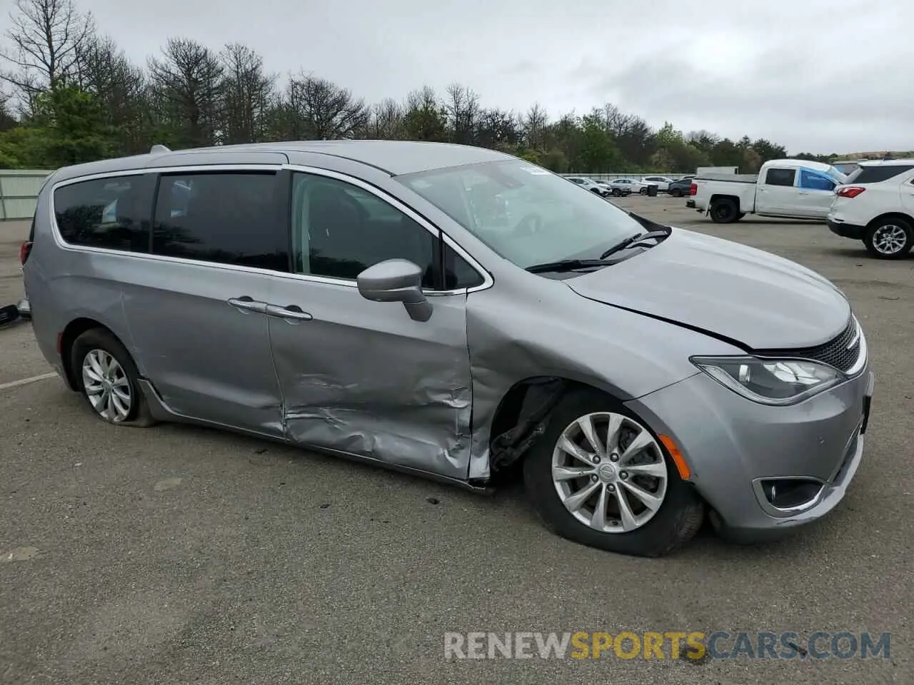 4 Photograph of a damaged car 2C4RC1FG0KR610496 CHRYSLER PACIFICA 2019