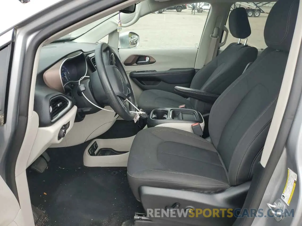 7 Photograph of a damaged car 2C4RC1FG0KR610496 CHRYSLER PACIFICA 2019