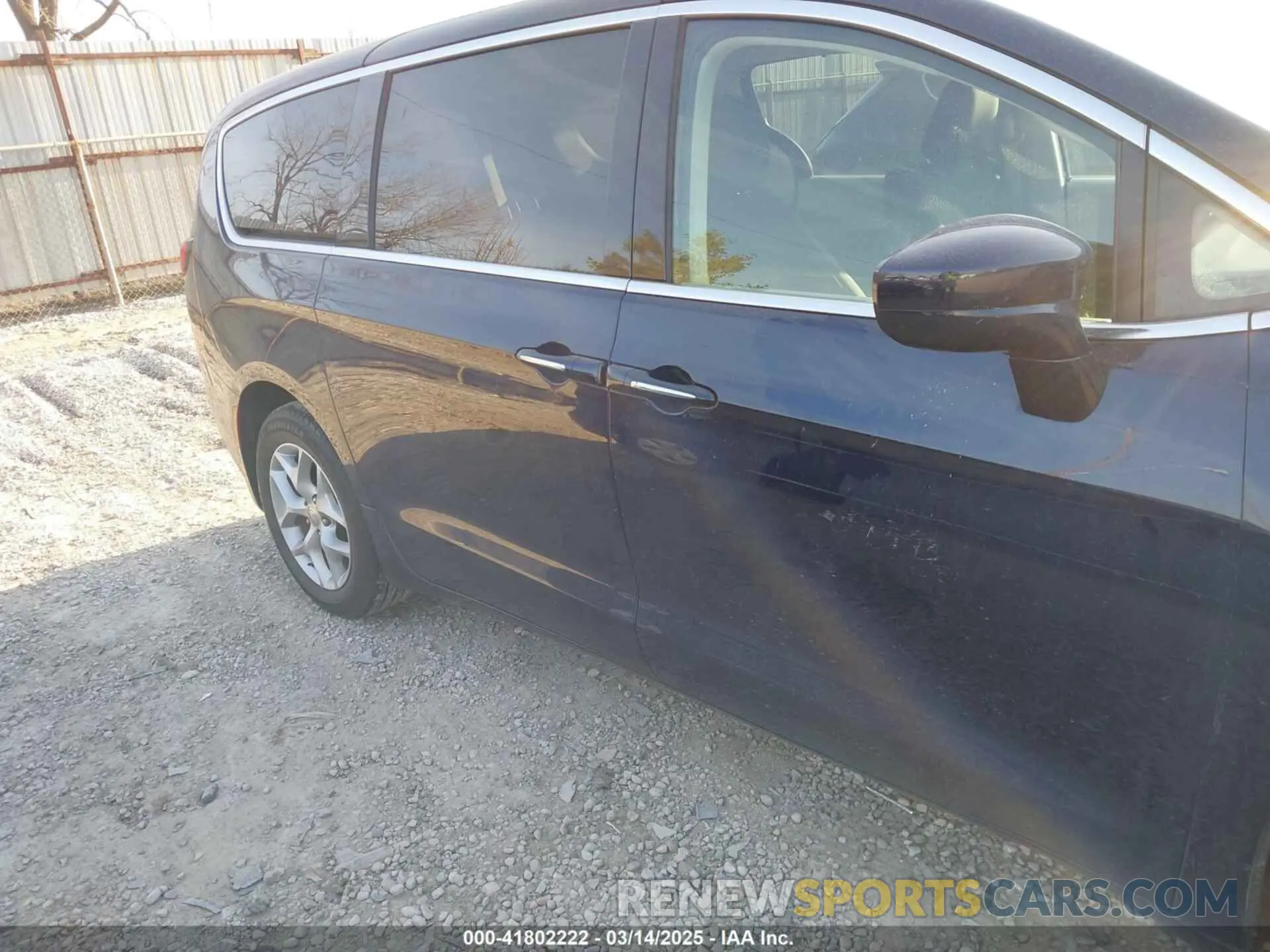 13 Photograph of a damaged car 2C4RC1FG1KR582207 CHRYSLER PACIFICA 2019