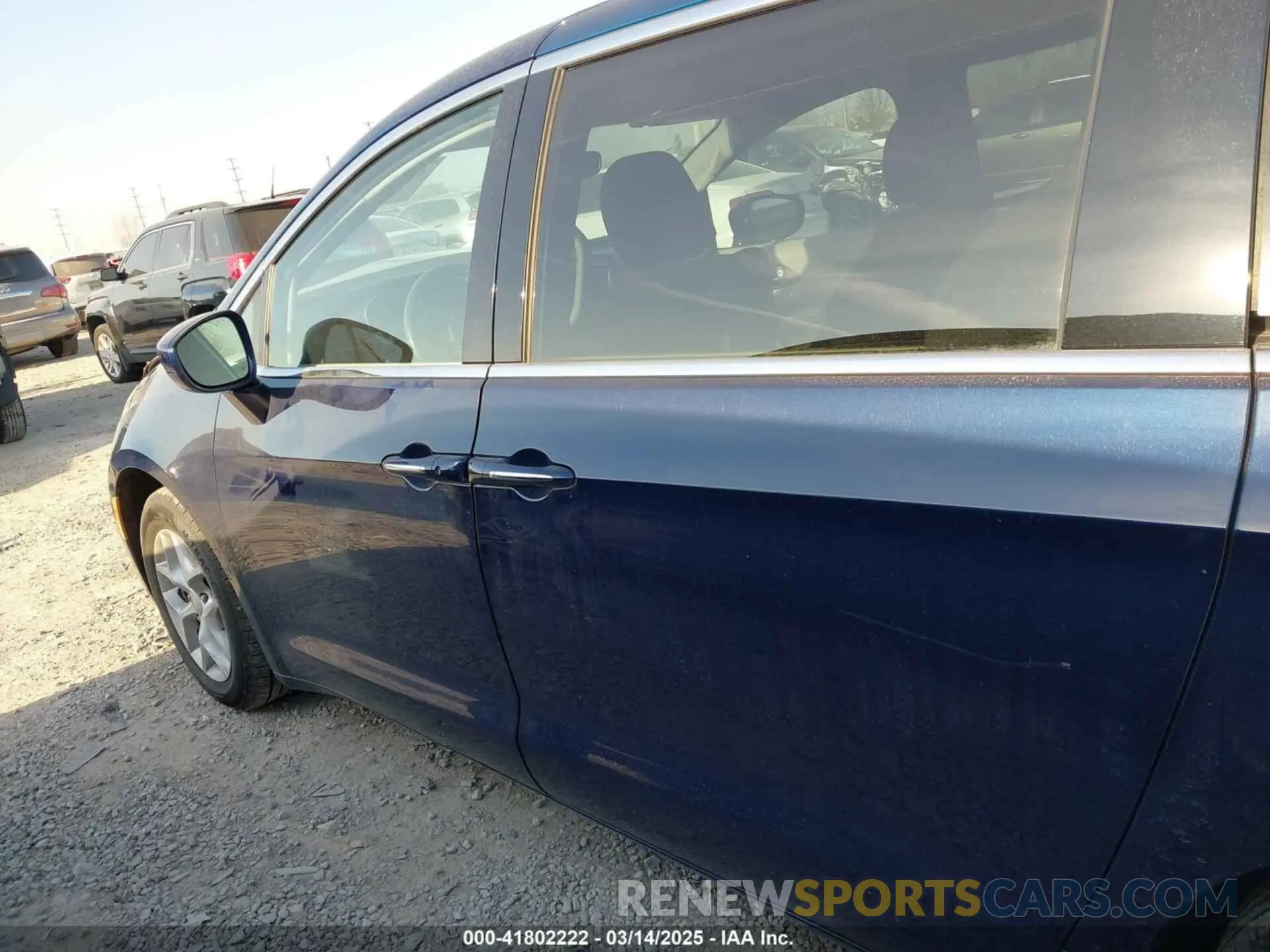 14 Photograph of a damaged car 2C4RC1FG1KR582207 CHRYSLER PACIFICA 2019