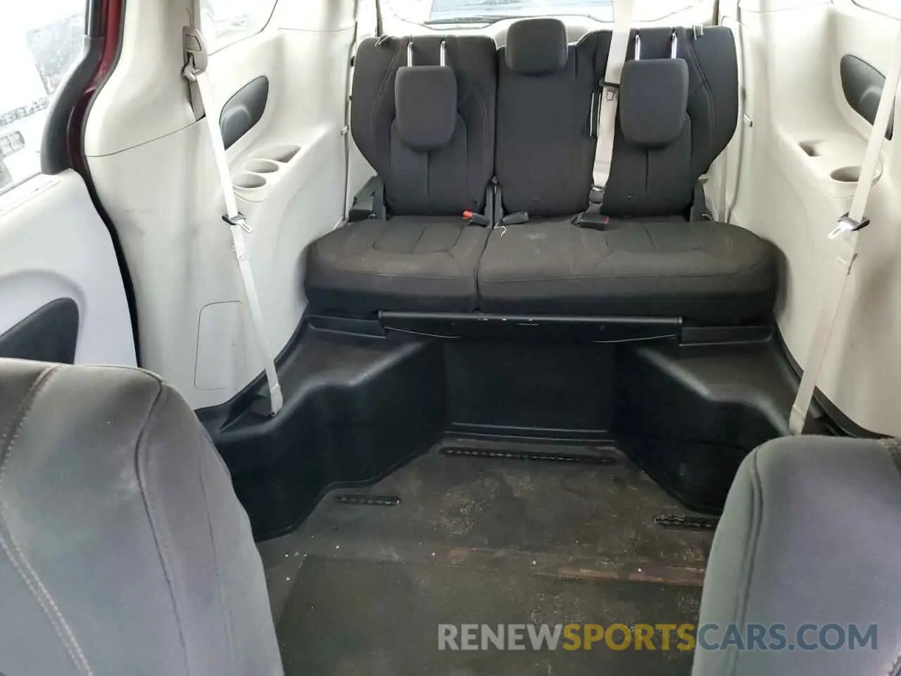10 Photograph of a damaged car 2C4RC1FG1KR638971 CHRYSLER PACIFICA 2019