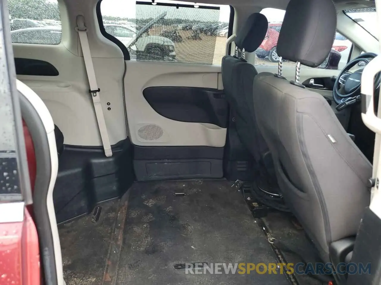 11 Photograph of a damaged car 2C4RC1FG1KR638971 CHRYSLER PACIFICA 2019