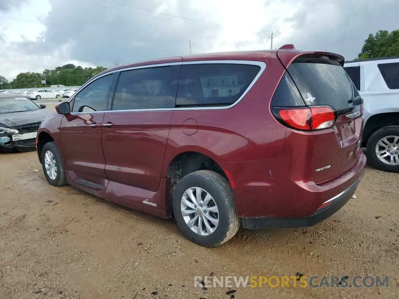 2 Photograph of a damaged car 2C4RC1FG1KR638971 CHRYSLER PACIFICA 2019