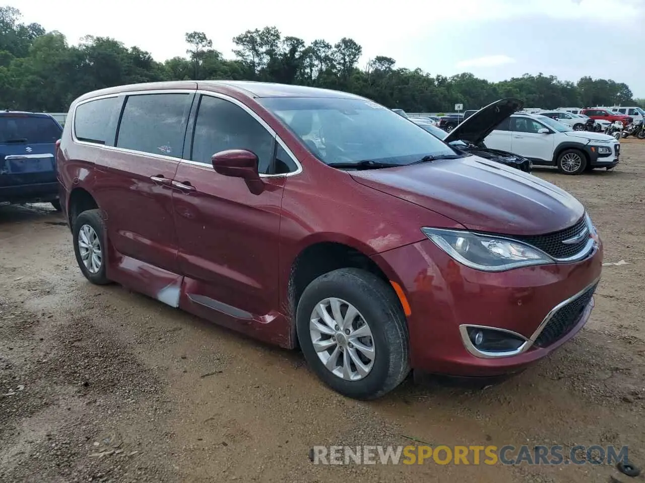 4 Photograph of a damaged car 2C4RC1FG1KR638971 CHRYSLER PACIFICA 2019