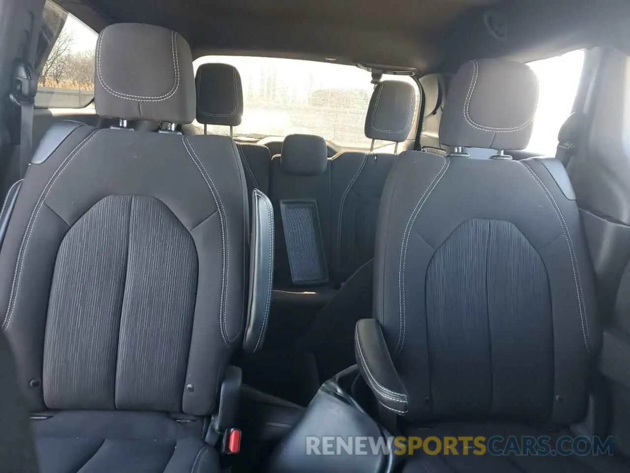10 Photograph of a damaged car 2C4RC1FG1KR732803 CHRYSLER PACIFICA 2019