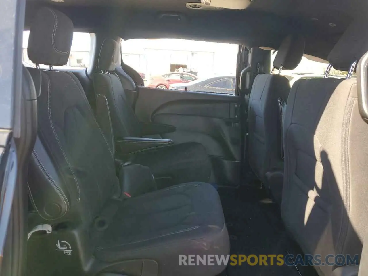 12 Photograph of a damaged car 2C4RC1FG1KR732803 CHRYSLER PACIFICA 2019