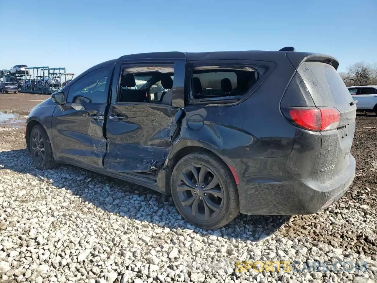 2 Photograph of a damaged car 2C4RC1FG1KR732803 CHRYSLER PACIFICA 2019