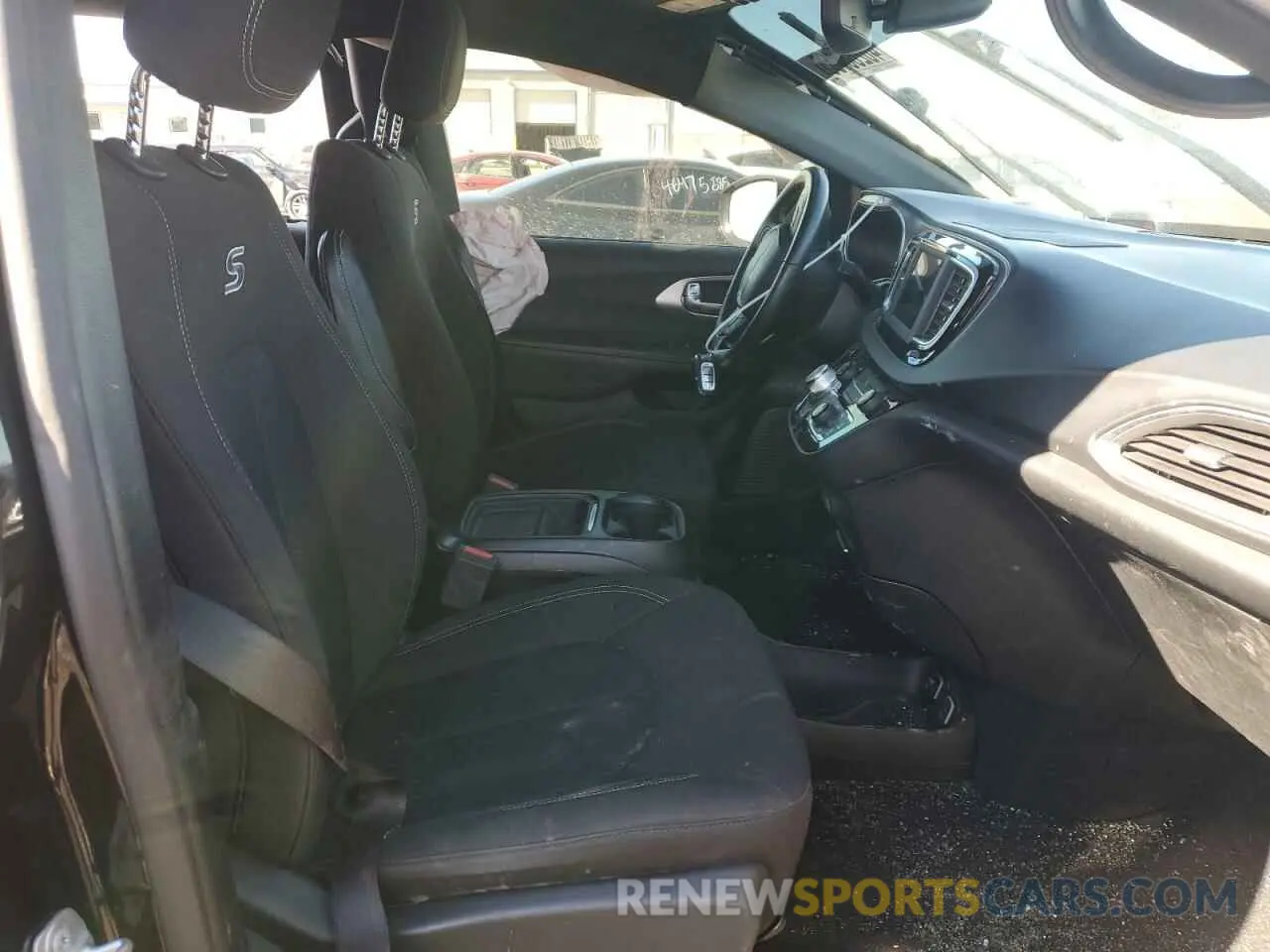 7 Photograph of a damaged car 2C4RC1FG1KR732803 CHRYSLER PACIFICA 2019