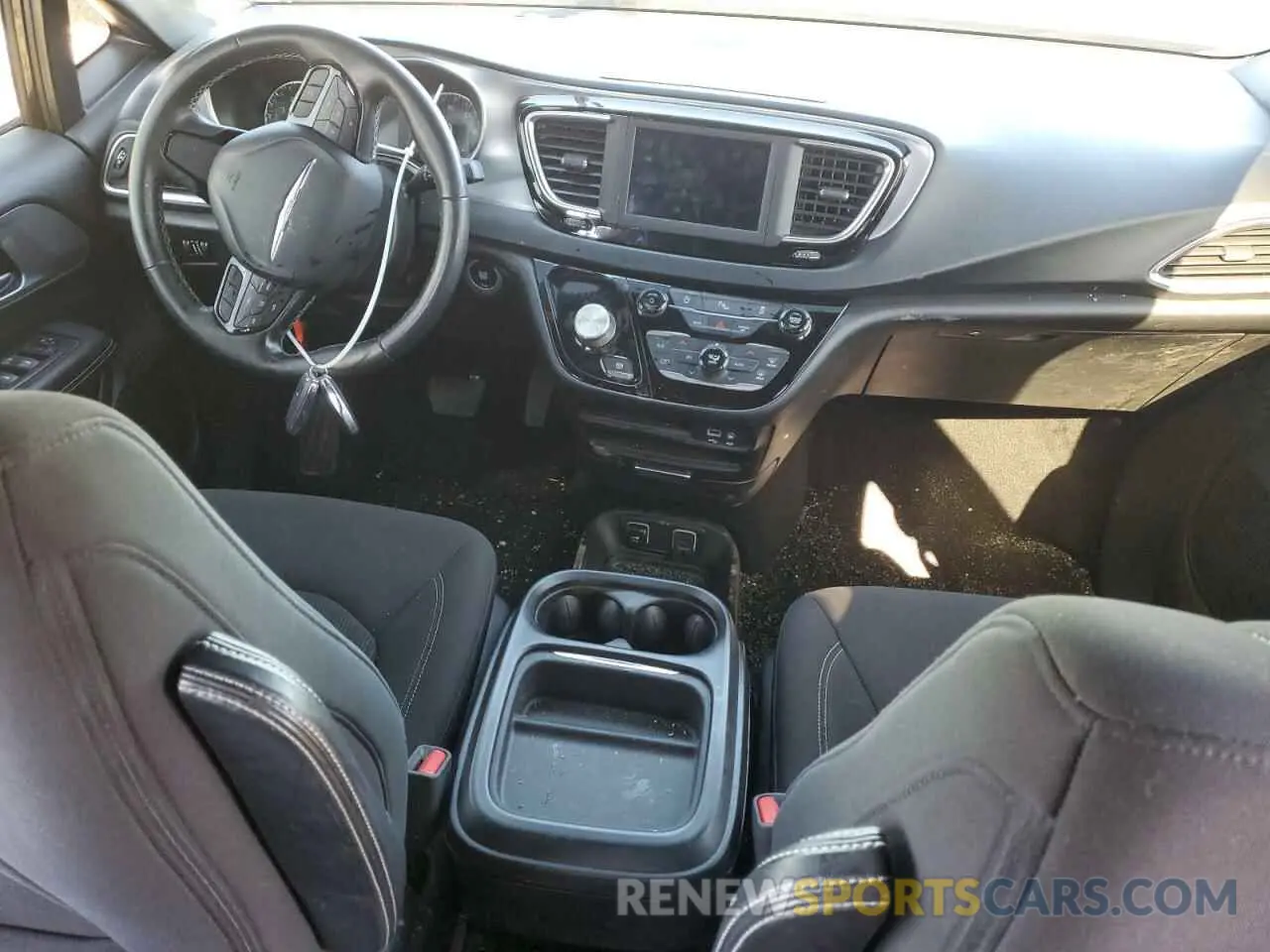 8 Photograph of a damaged car 2C4RC1FG1KR732803 CHRYSLER PACIFICA 2019