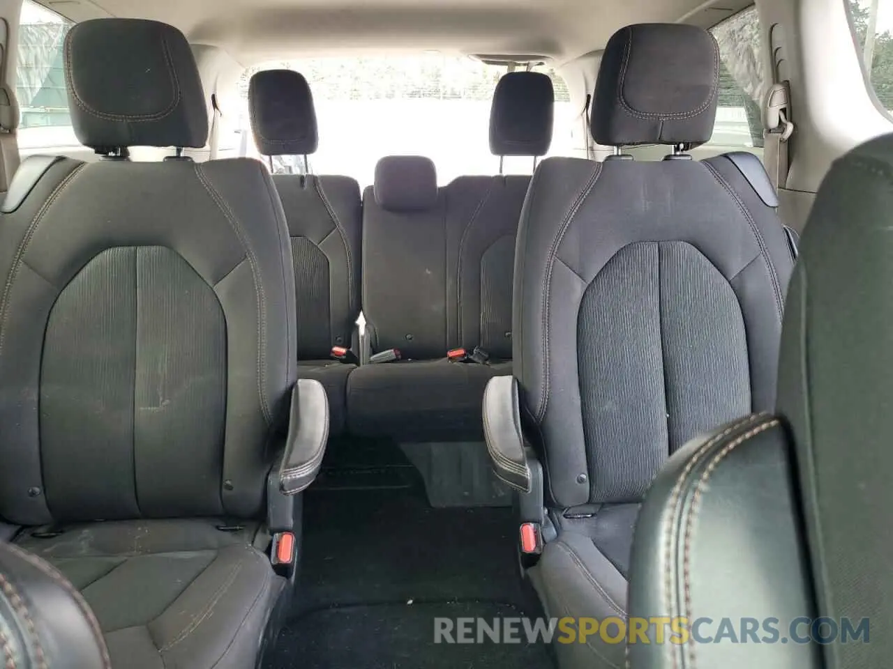 10 Photograph of a damaged car 2C4RC1FG2KR506477 CHRYSLER PACIFICA 2019