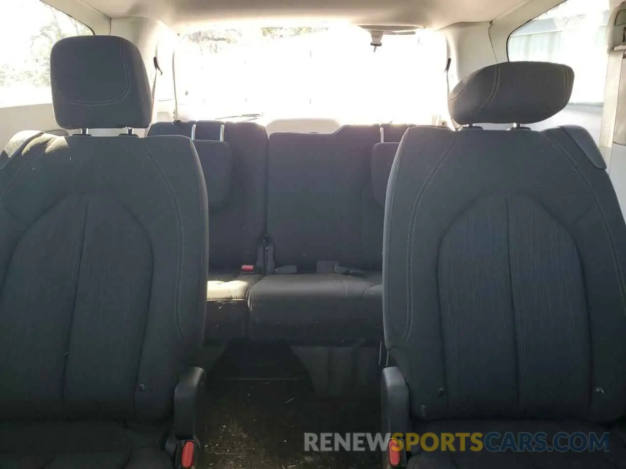 10 Photograph of a damaged car 2C4RC1FG3KR588834 CHRYSLER PACIFICA 2019