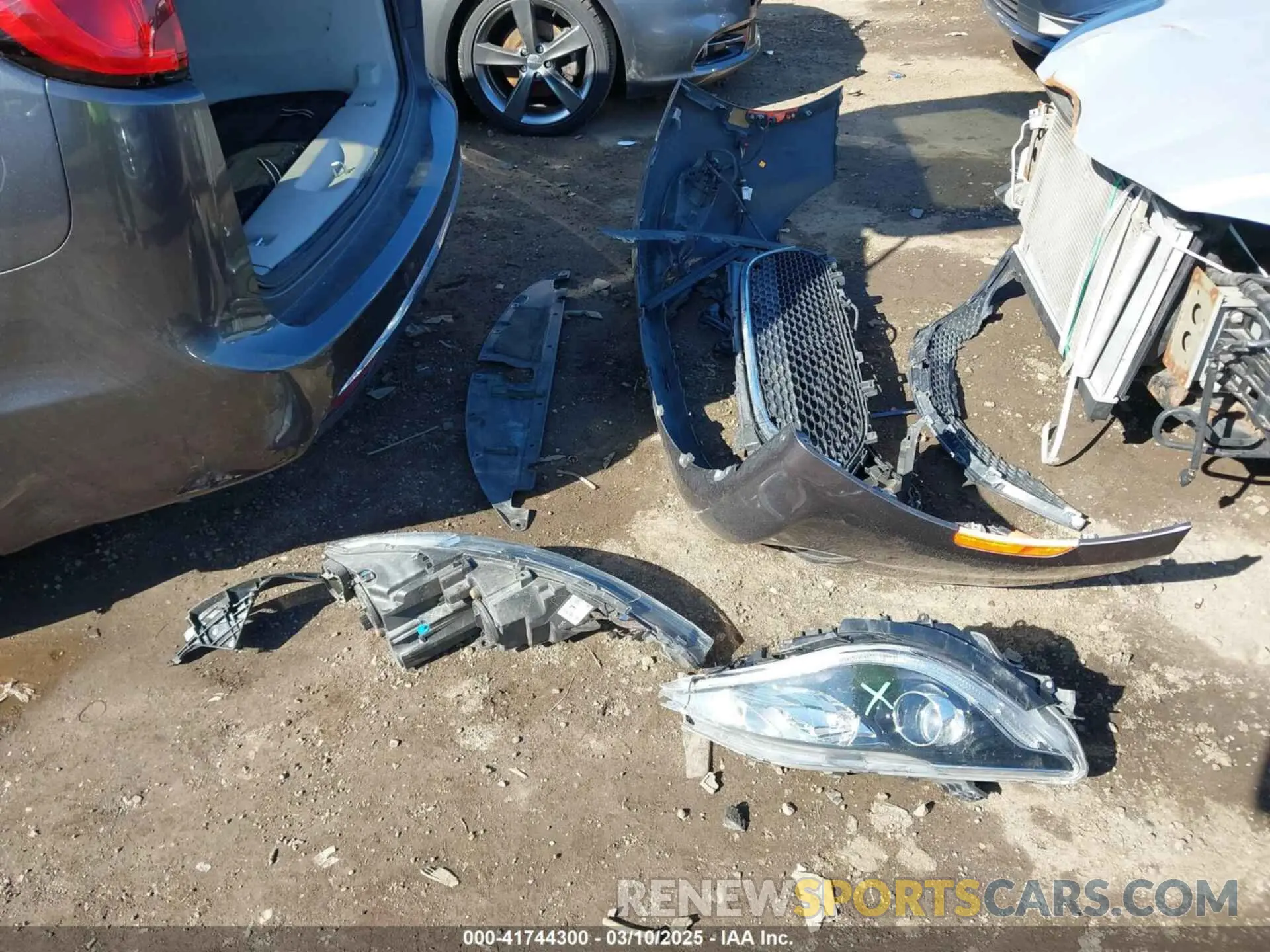 12 Photograph of a damaged car 2C4RC1FG3KR708986 CHRYSLER PACIFICA 2019