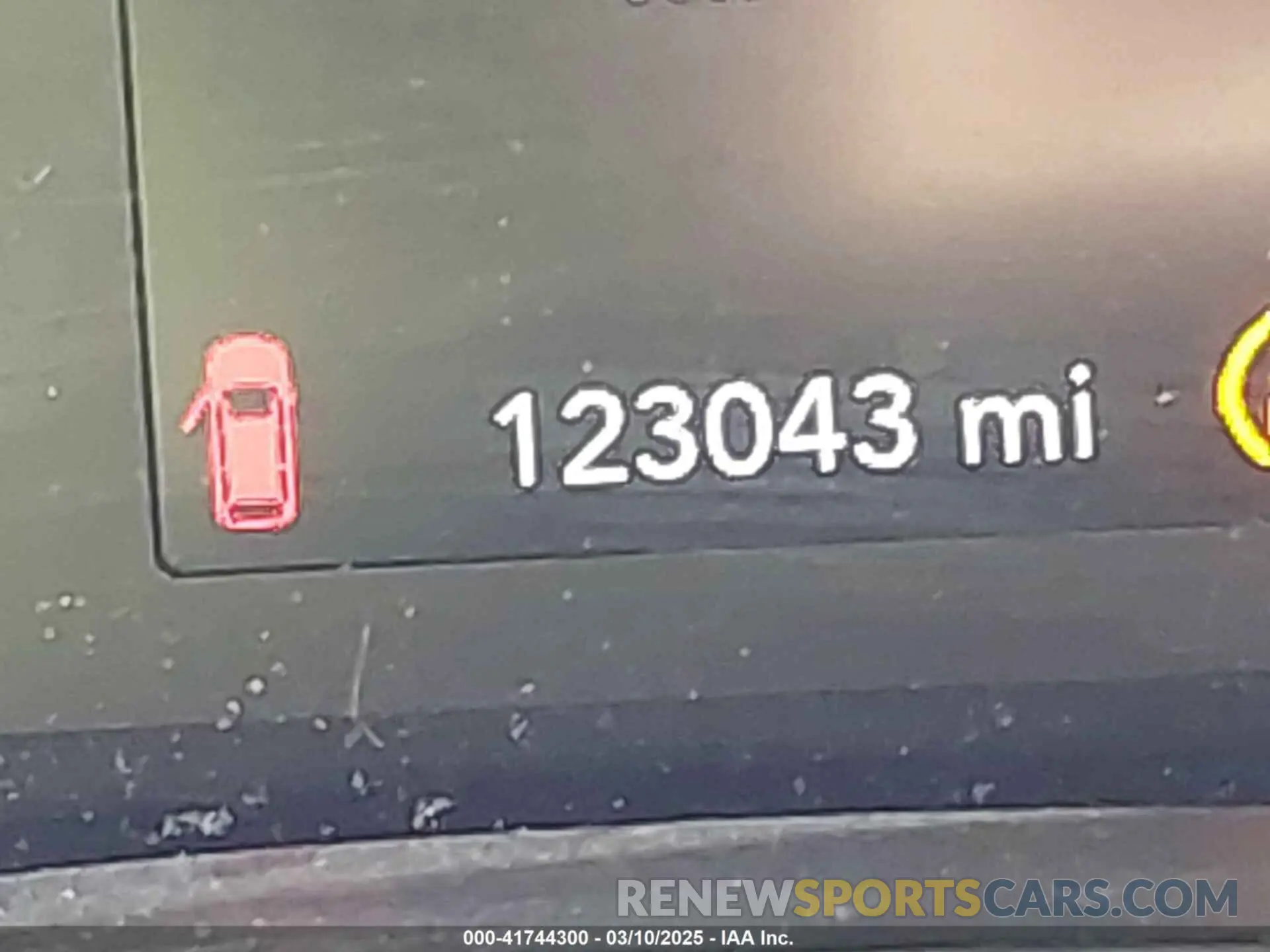 16 Photograph of a damaged car 2C4RC1FG3KR708986 CHRYSLER PACIFICA 2019
