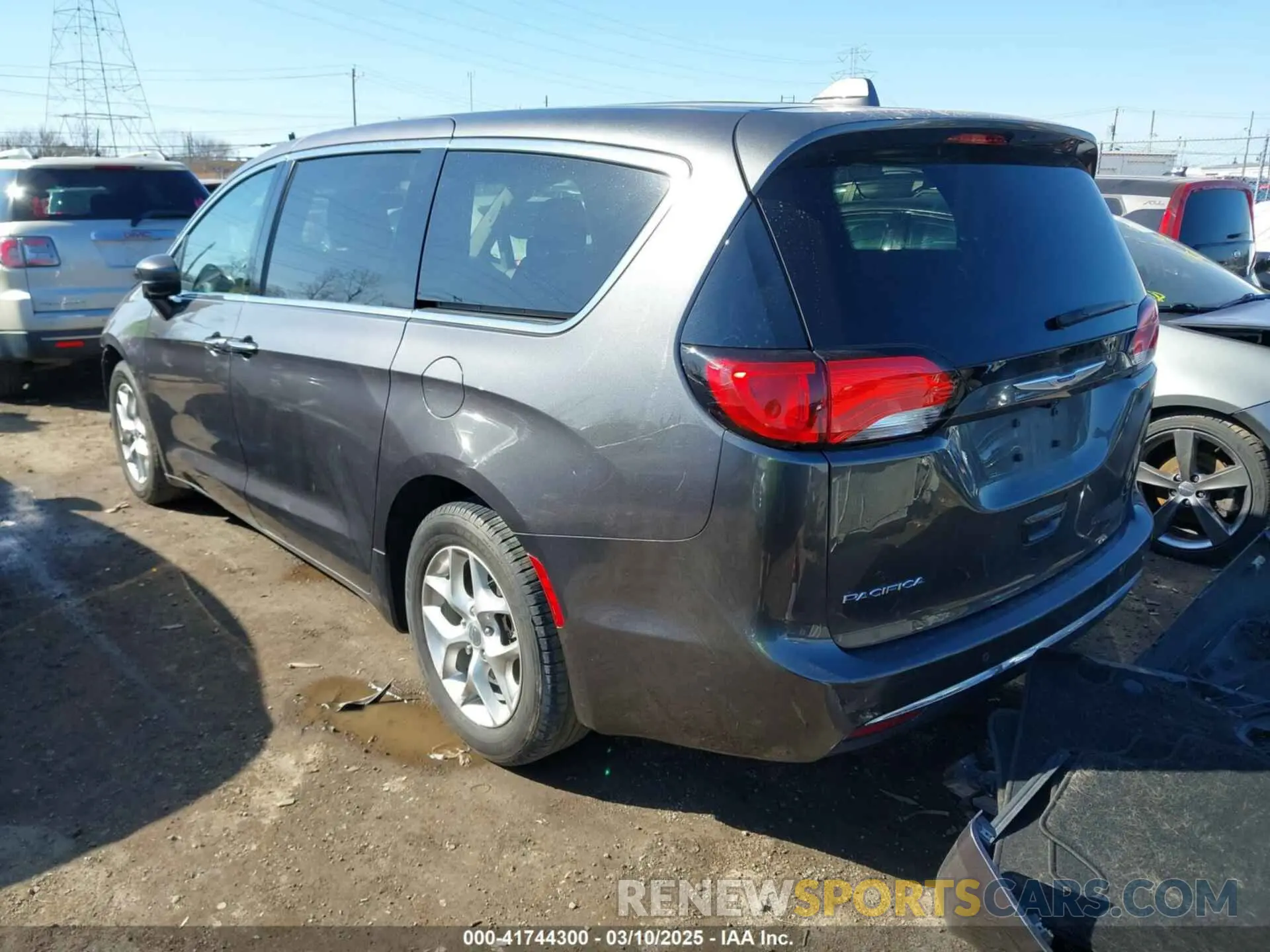 3 Photograph of a damaged car 2C4RC1FG3KR708986 CHRYSLER PACIFICA 2019