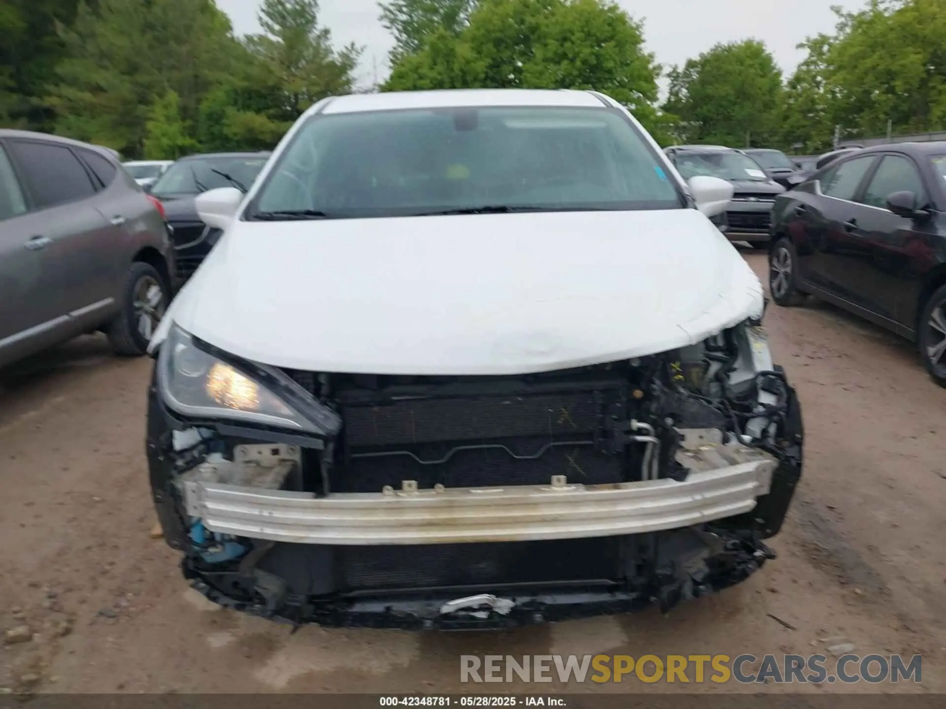 12 Photograph of a damaged car 2C4RC1FG4KR523569 CHRYSLER PACIFICA 2019