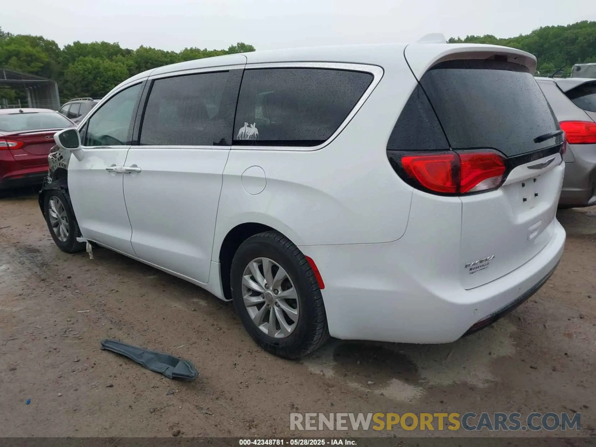 3 Photograph of a damaged car 2C4RC1FG4KR523569 CHRYSLER PACIFICA 2019