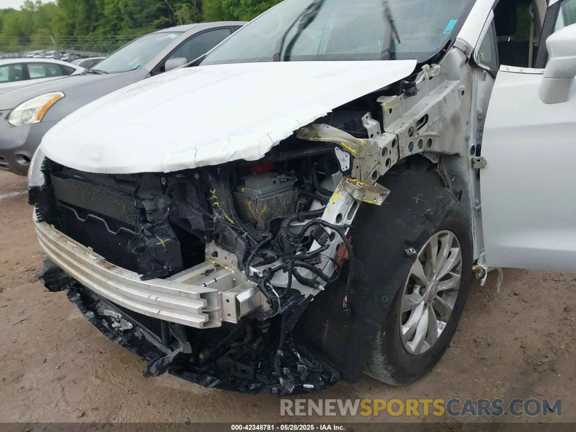 6 Photograph of a damaged car 2C4RC1FG4KR523569 CHRYSLER PACIFICA 2019
