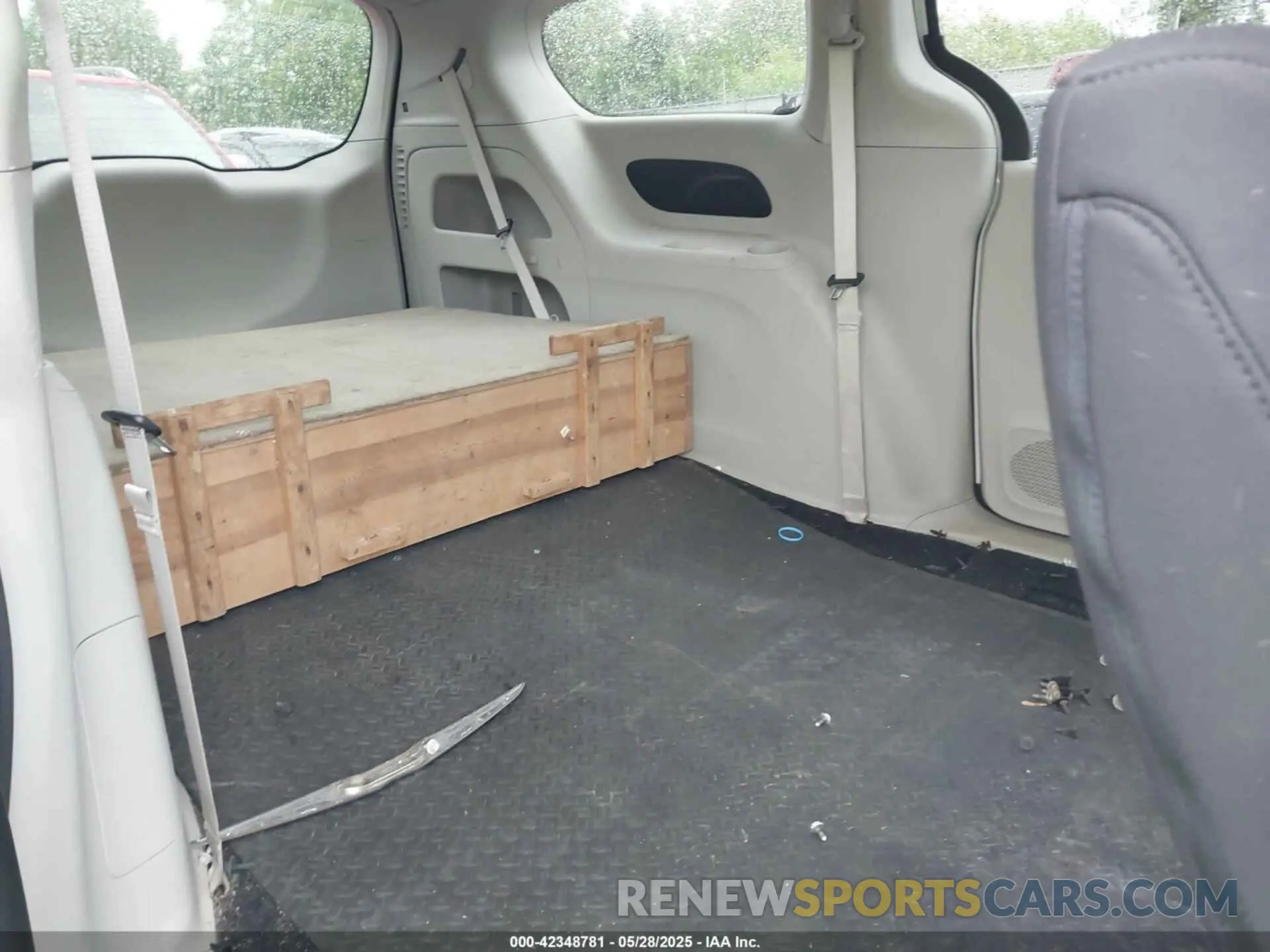 8 Photograph of a damaged car 2C4RC1FG4KR523569 CHRYSLER PACIFICA 2019