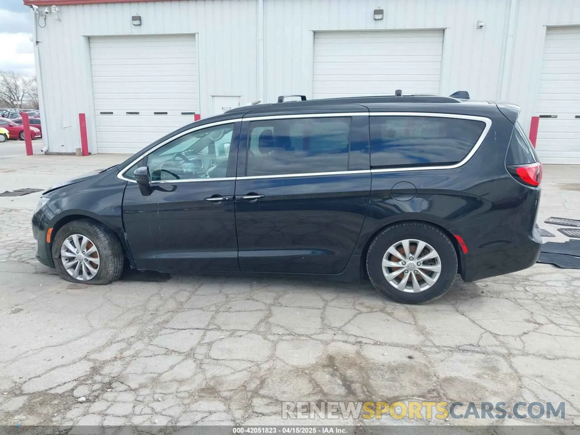 14 Photograph of a damaged car 2C4RC1FG4KR576868 CHRYSLER PACIFICA 2019