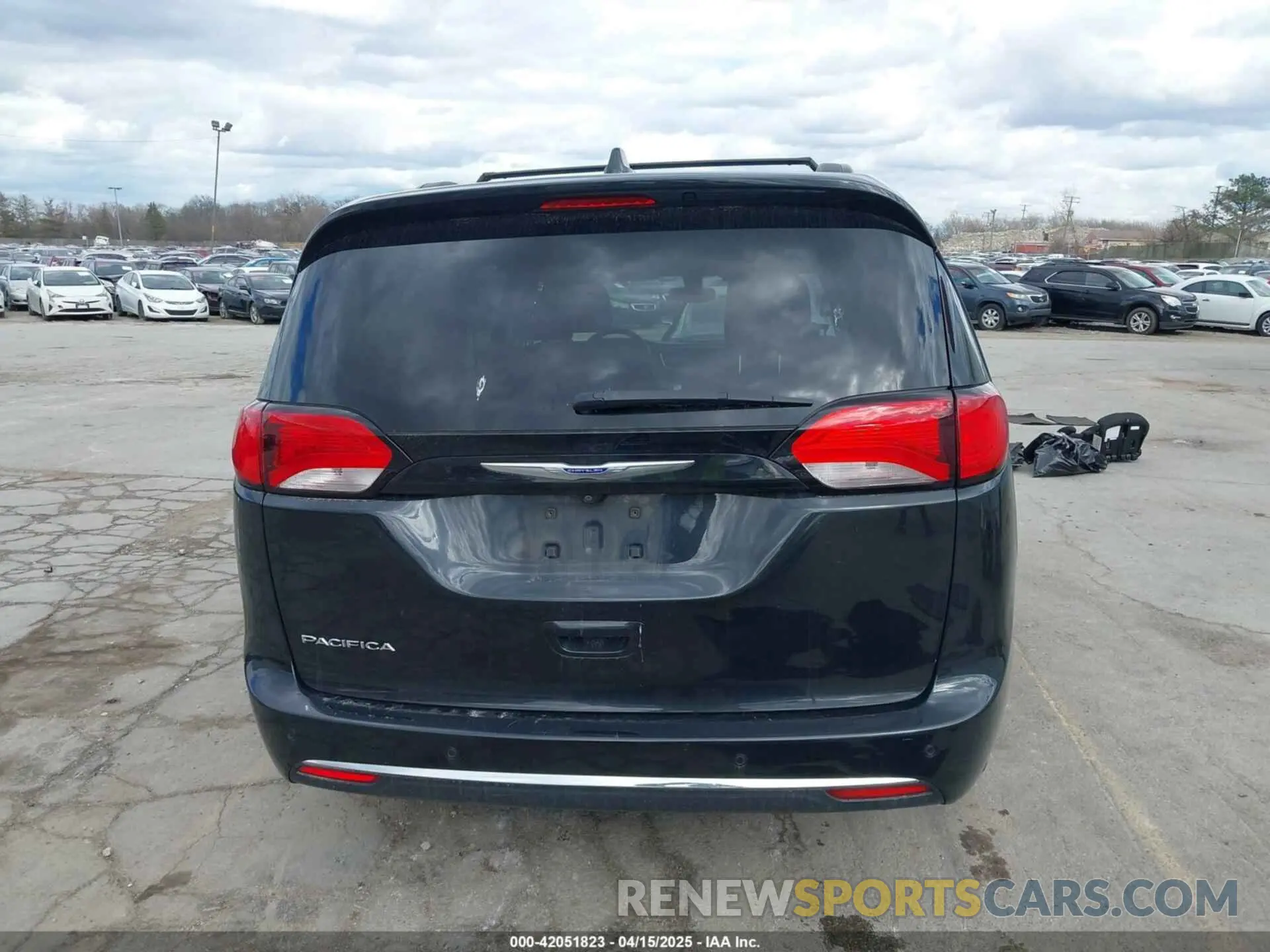 16 Photograph of a damaged car 2C4RC1FG4KR576868 CHRYSLER PACIFICA 2019