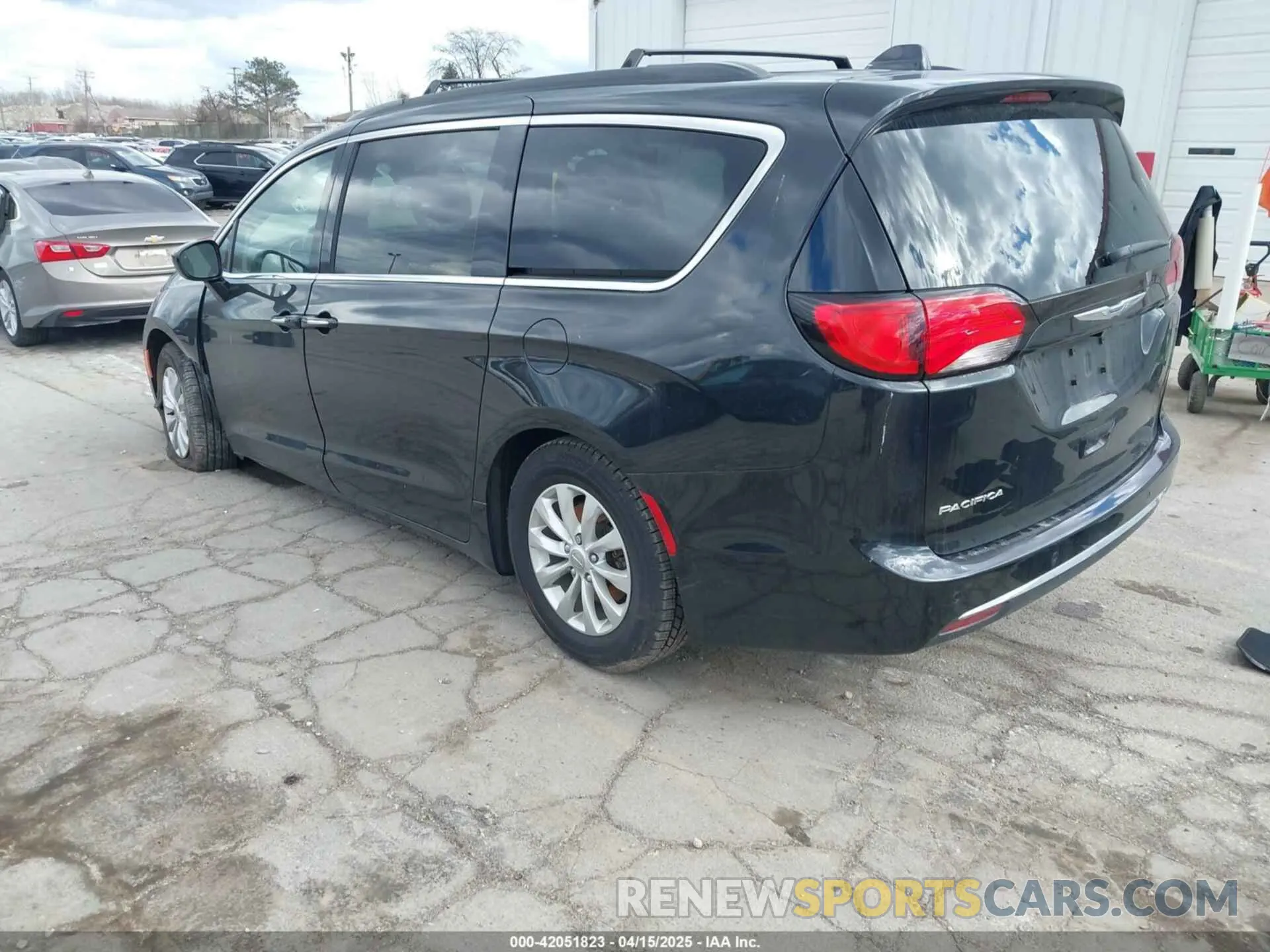 3 Photograph of a damaged car 2C4RC1FG4KR576868 CHRYSLER PACIFICA 2019