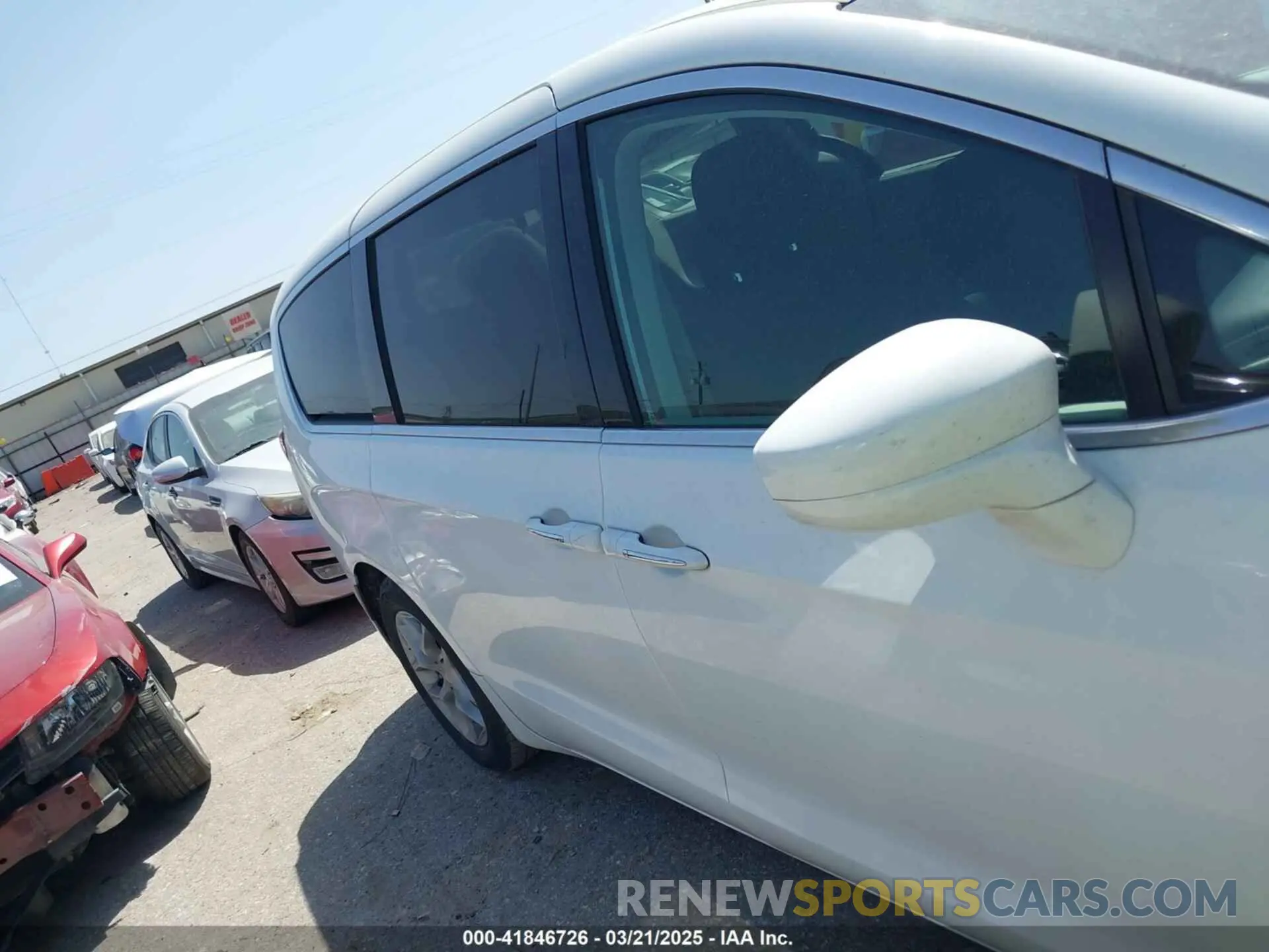 13 Photograph of a damaged car 2C4RC1FG5KR541627 CHRYSLER PACIFICA 2019