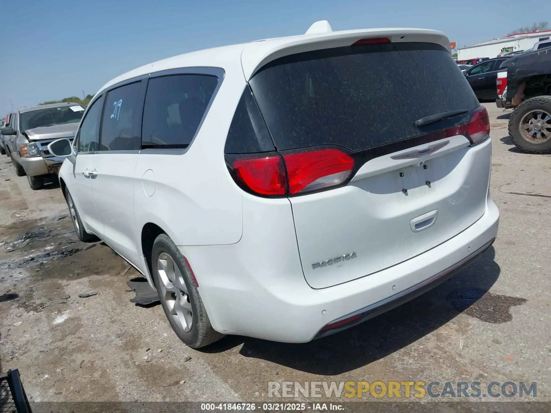 3 Photograph of a damaged car 2C4RC1FG5KR541627 CHRYSLER PACIFICA 2019