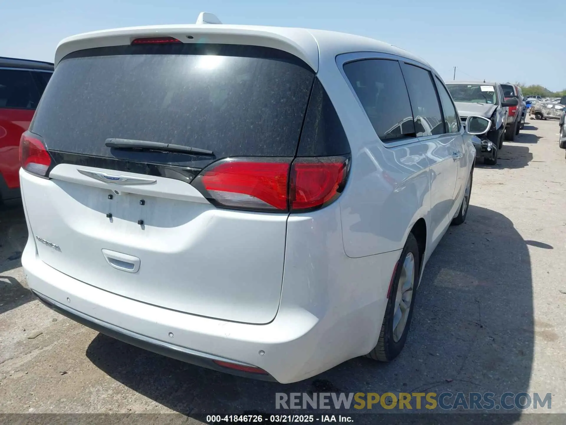 4 Photograph of a damaged car 2C4RC1FG5KR541627 CHRYSLER PACIFICA 2019