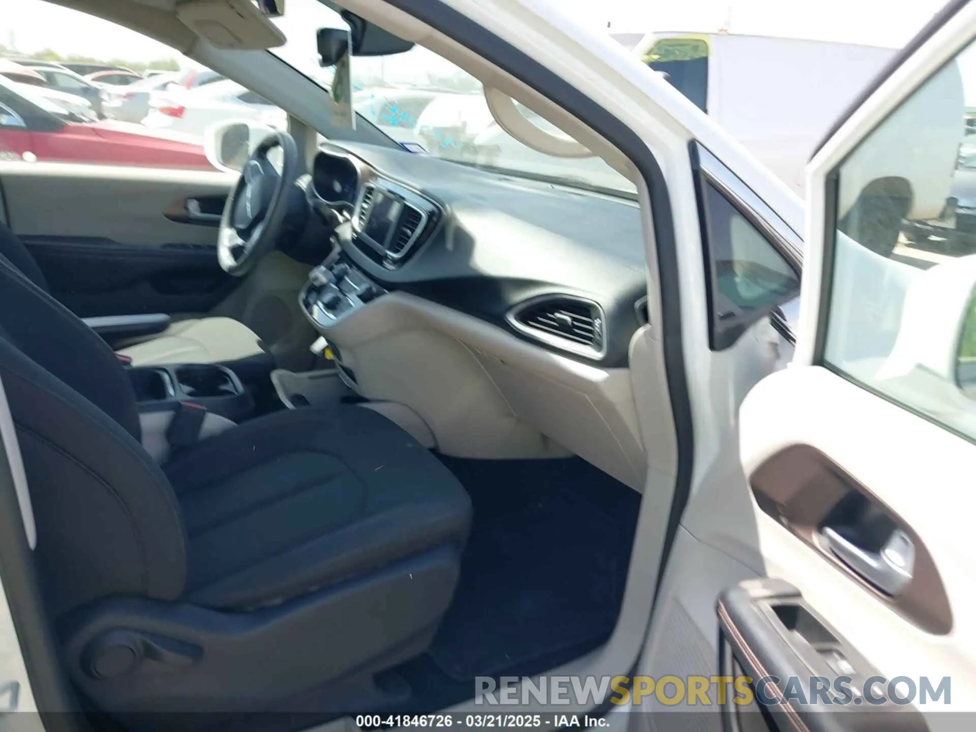 5 Photograph of a damaged car 2C4RC1FG5KR541627 CHRYSLER PACIFICA 2019