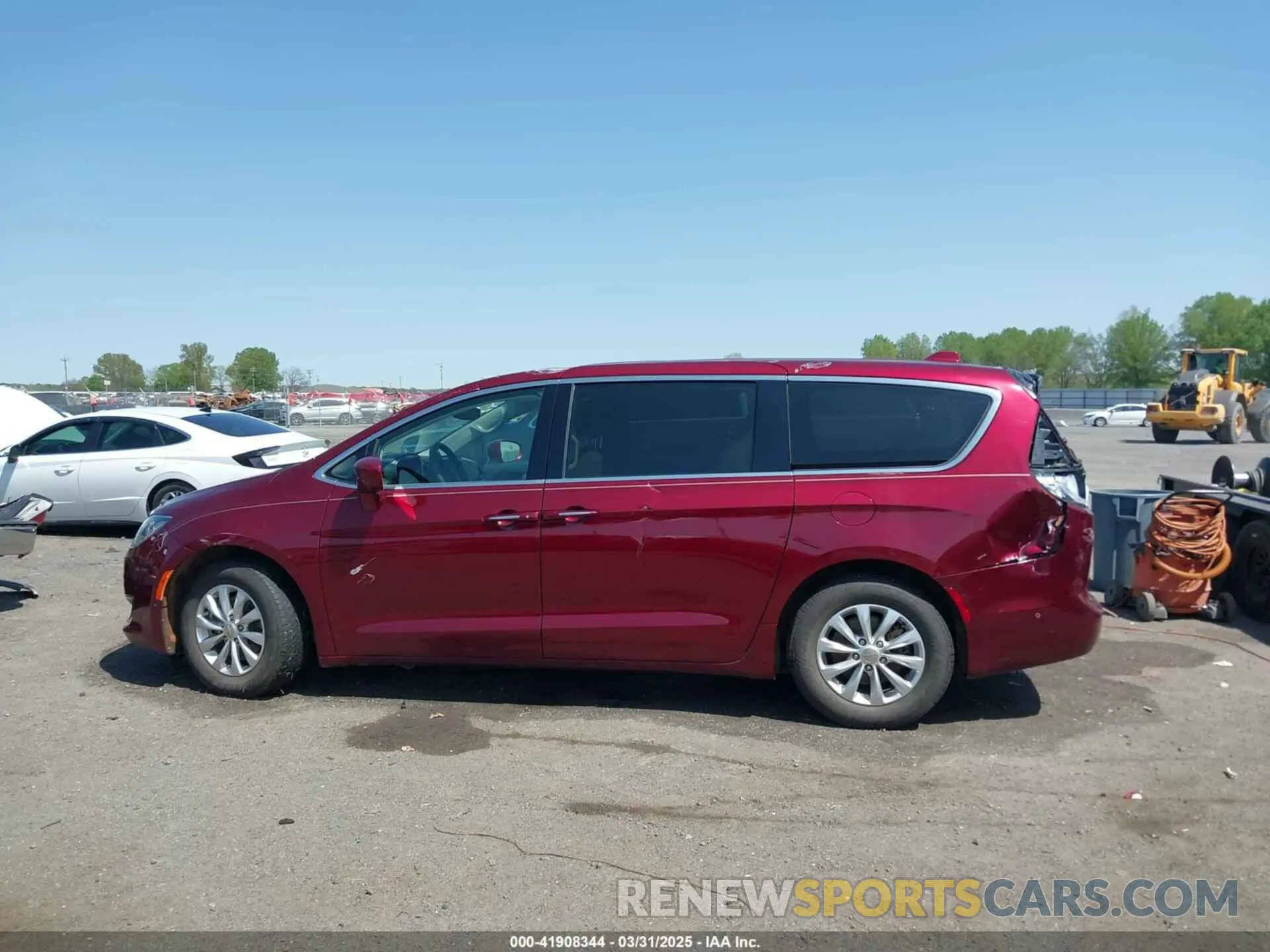 13 Photograph of a damaged car 2C4RC1FG5KR714871 CHRYSLER PACIFICA 2019