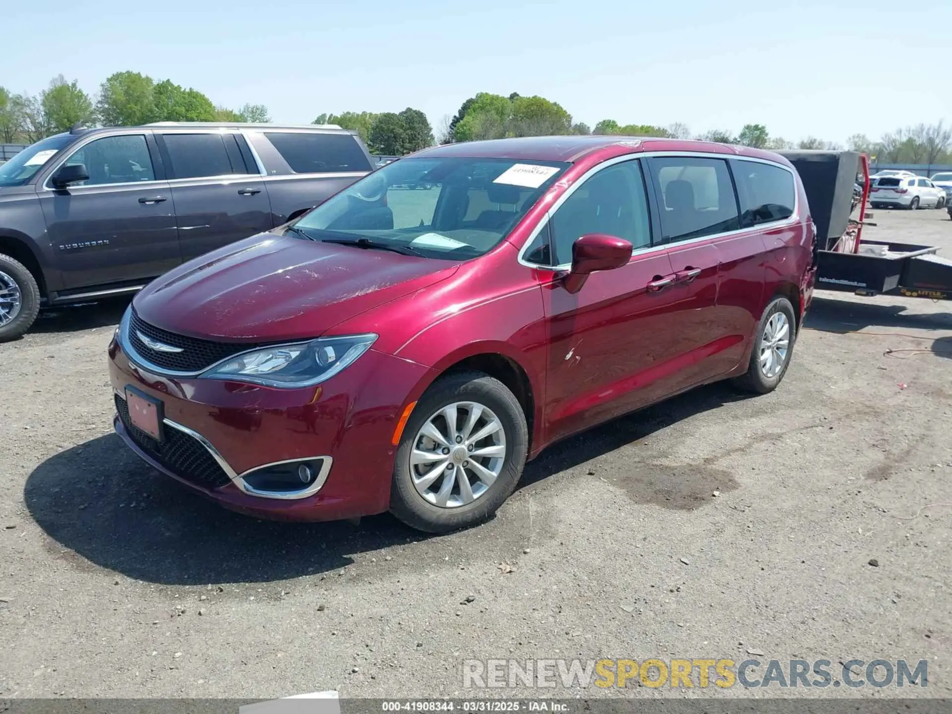2 Photograph of a damaged car 2C4RC1FG5KR714871 CHRYSLER PACIFICA 2019