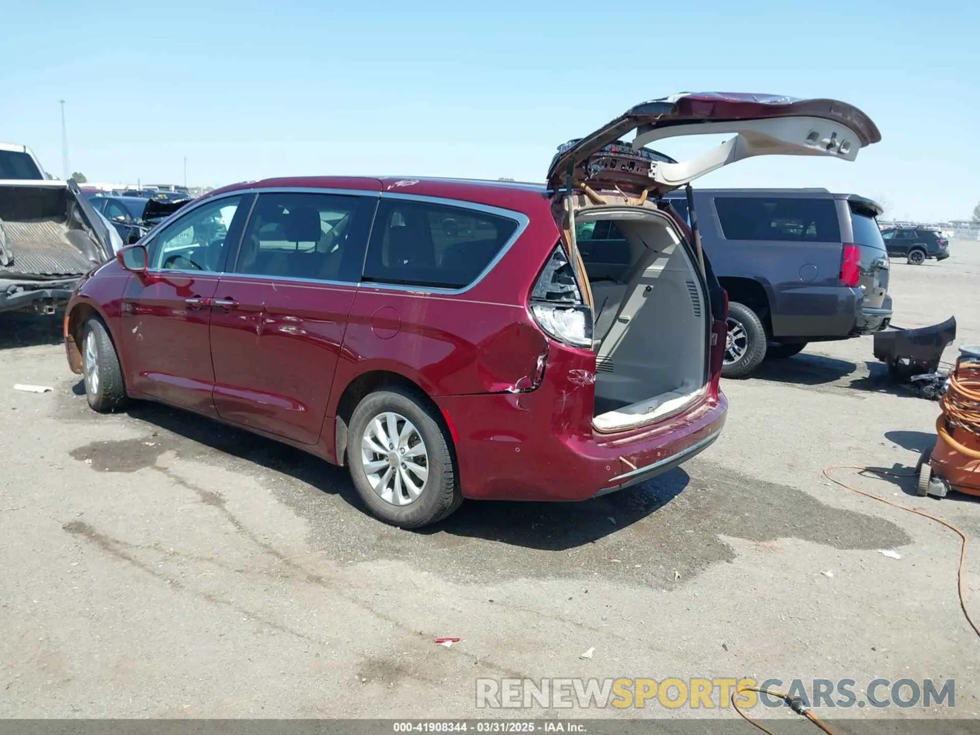 3 Photograph of a damaged car 2C4RC1FG5KR714871 CHRYSLER PACIFICA 2019