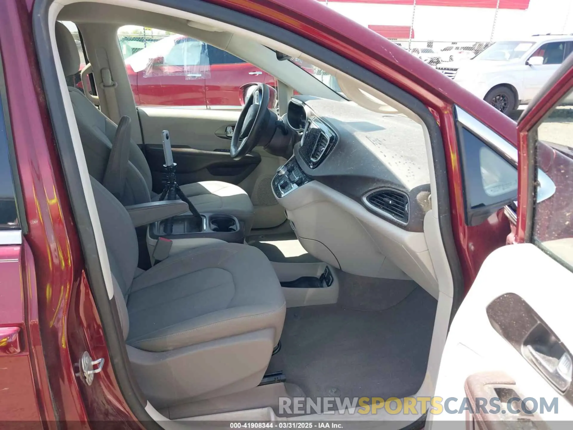 5 Photograph of a damaged car 2C4RC1FG5KR714871 CHRYSLER PACIFICA 2019