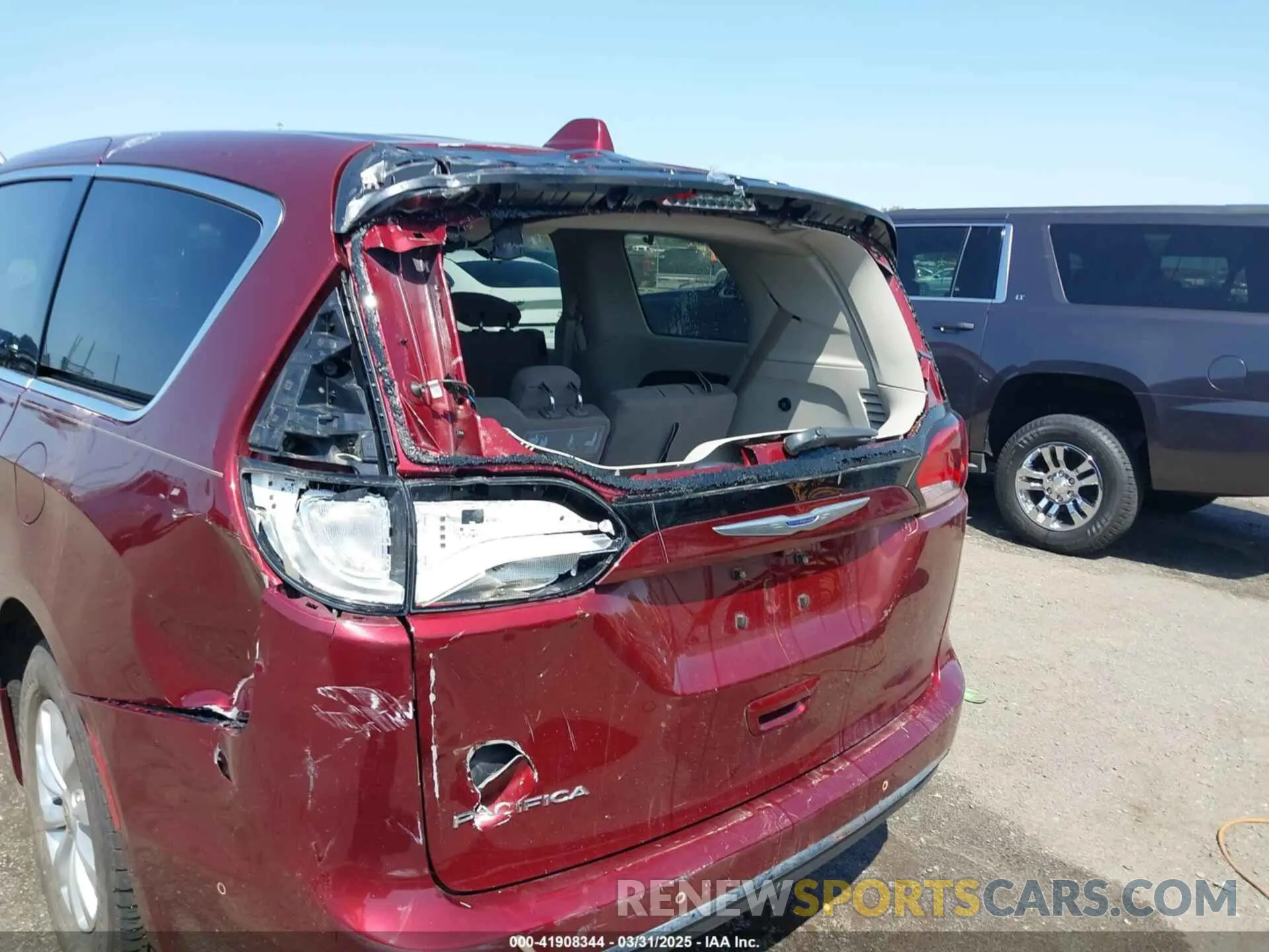 6 Photograph of a damaged car 2C4RC1FG5KR714871 CHRYSLER PACIFICA 2019