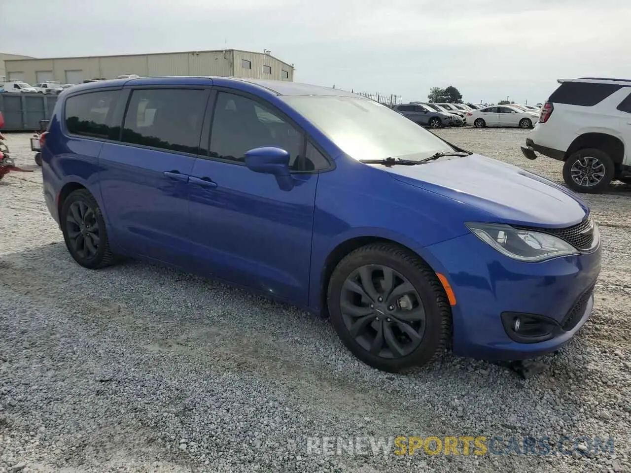 4 Photograph of a damaged car 2C4RC1FG5KR732819 CHRYSLER PACIFICA 2019