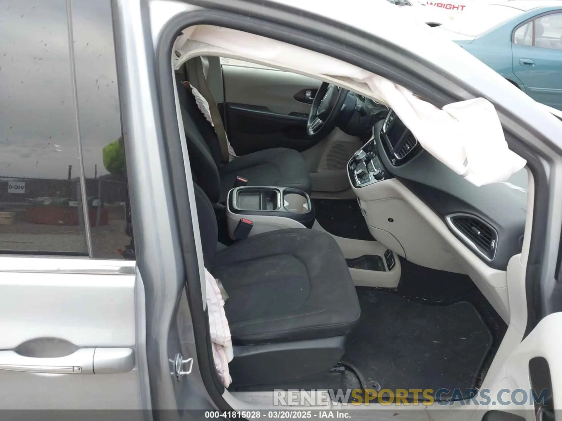 5 Photograph of a damaged car 2C4RC1FG6KR523265 CHRYSLER PACIFICA 2019