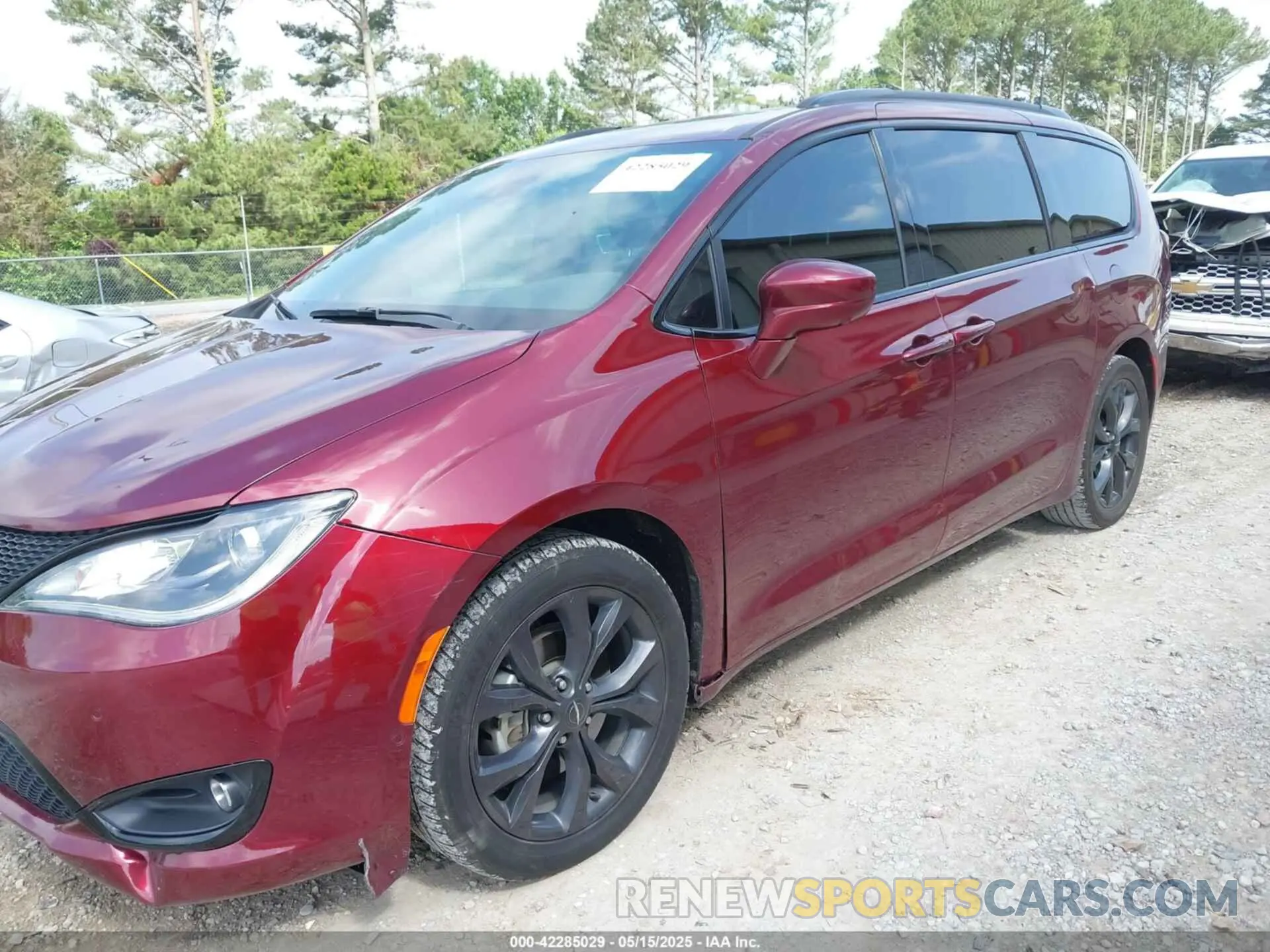 6 Photograph of a damaged car 2C4RC1FG6KR532127 CHRYSLER PACIFICA 2019