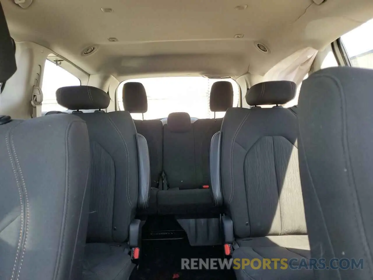 10 Photograph of a damaged car 2C4RC1FG6KR710750 CHRYSLER PACIFICA 2019