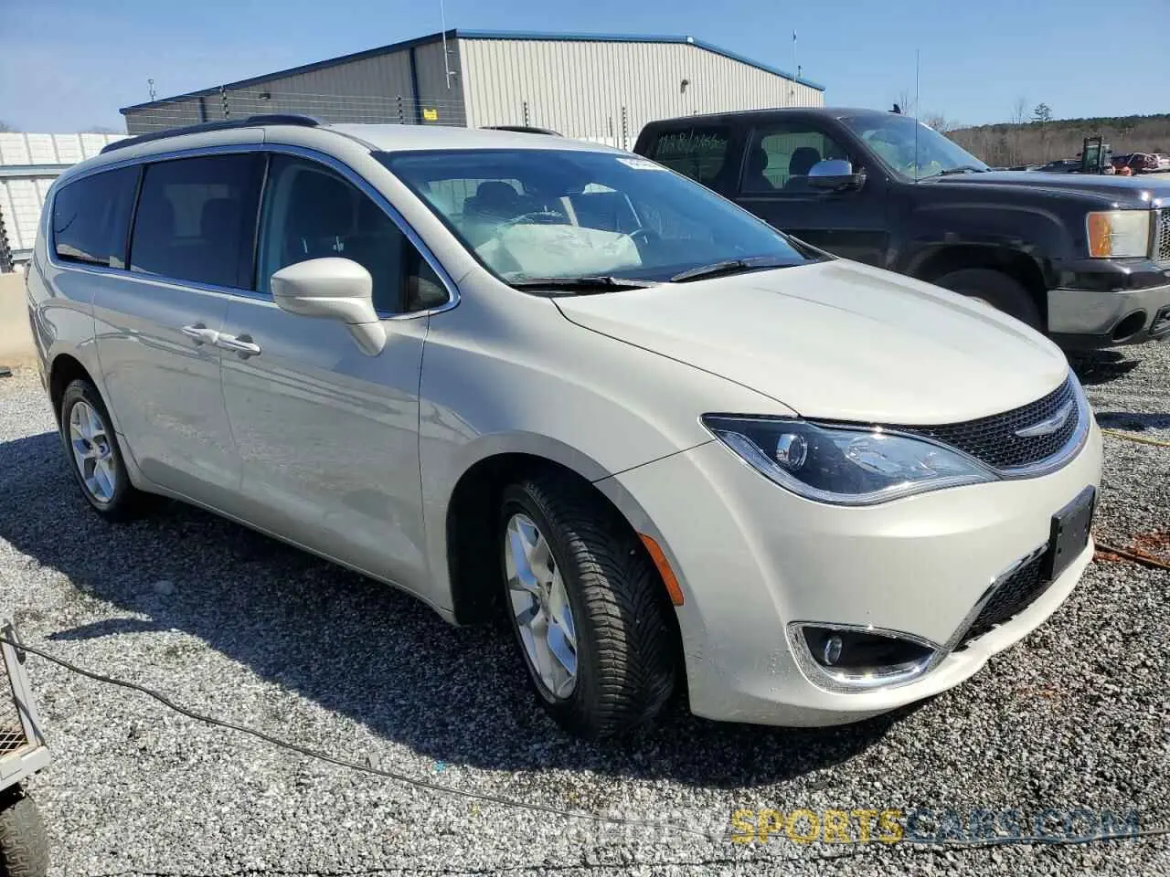 4 Photograph of a damaged car 2C4RC1FG6KR710750 CHRYSLER PACIFICA 2019