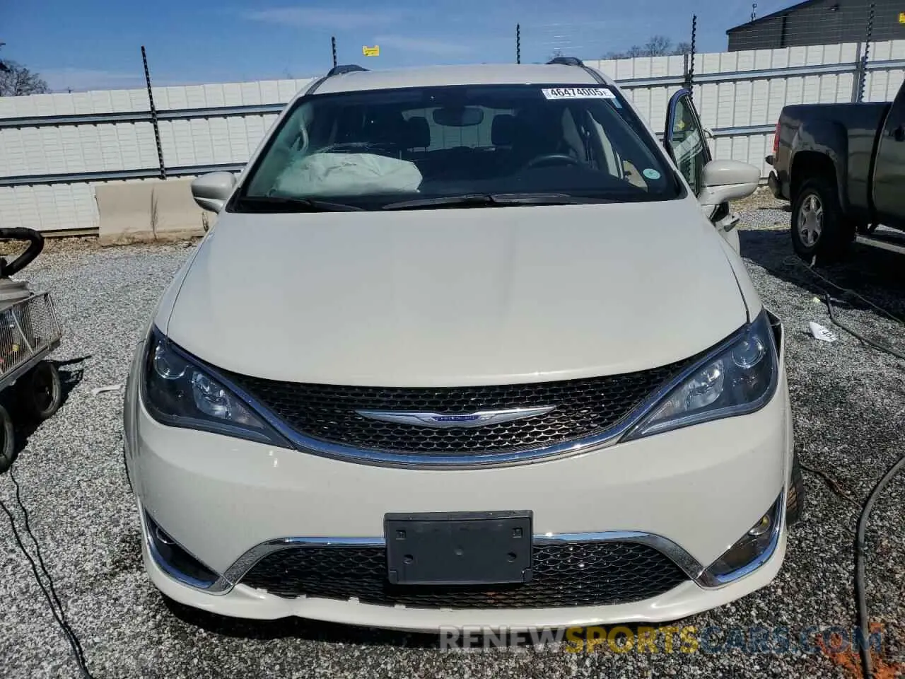 5 Photograph of a damaged car 2C4RC1FG6KR710750 CHRYSLER PACIFICA 2019