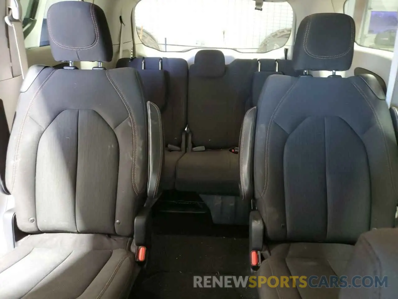 10 Photograph of a damaged car 2C4RC1FG7KR551074 CHRYSLER PACIFICA 2019