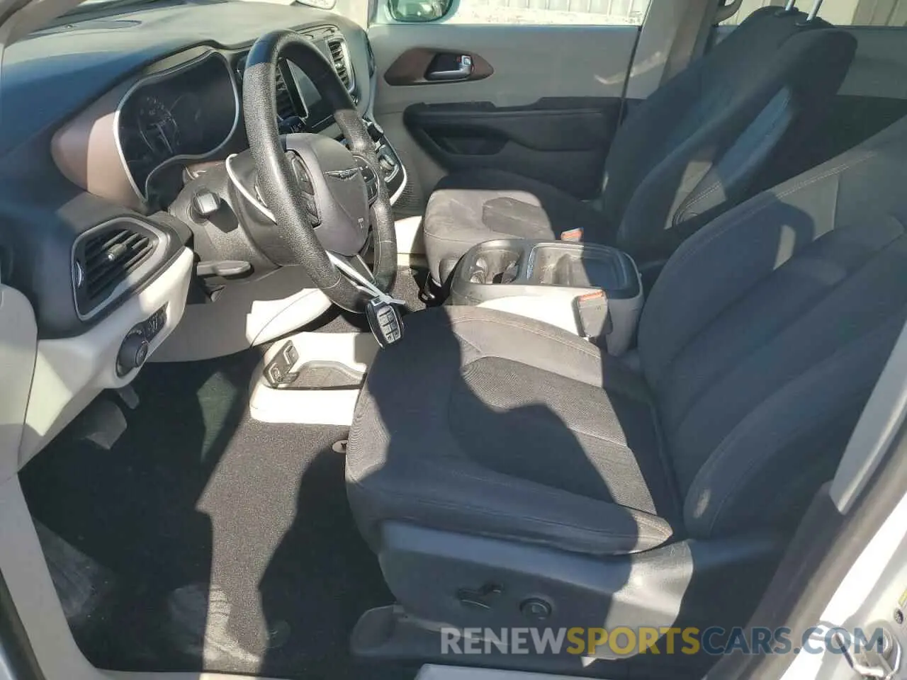 7 Photograph of a damaged car 2C4RC1FG7KR551074 CHRYSLER PACIFICA 2019