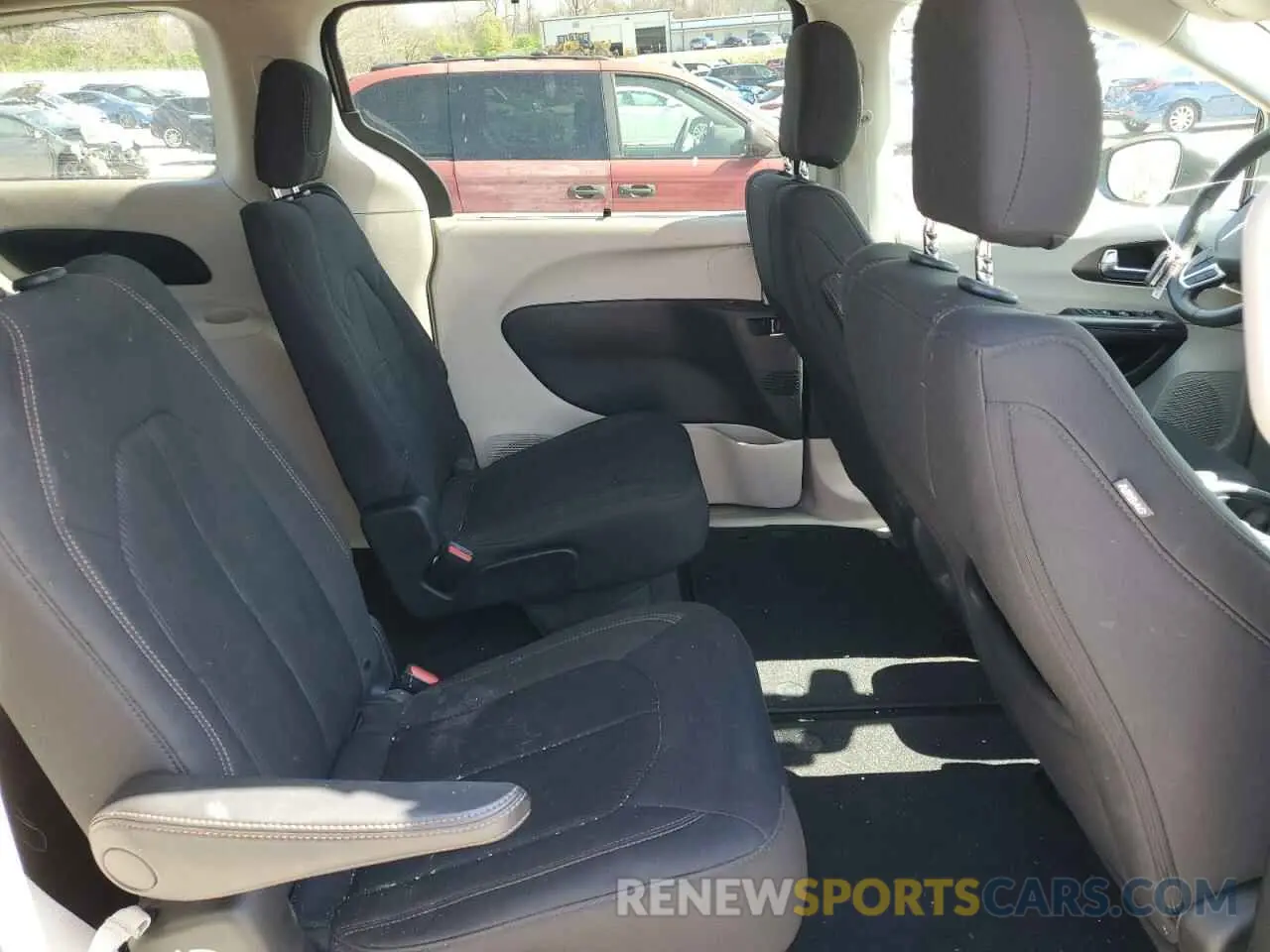 11 Photograph of a damaged car 2C4RC1FG7KR576086 CHRYSLER PACIFICA 2019
