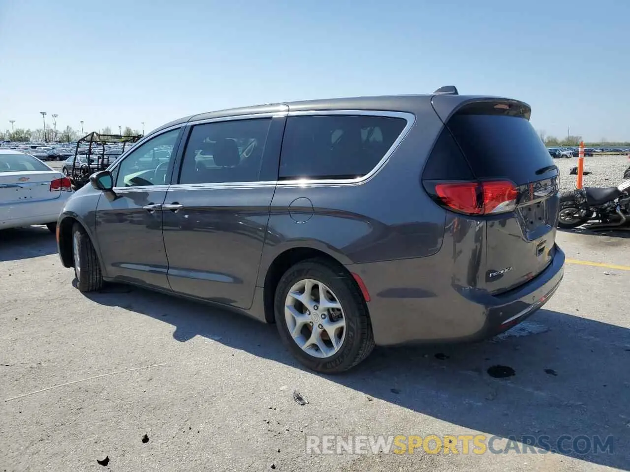 2 Photograph of a damaged car 2C4RC1FG7KR576086 CHRYSLER PACIFICA 2019