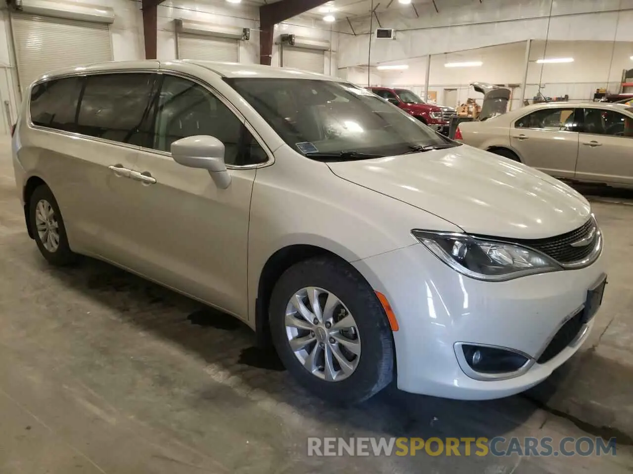 4 Photograph of a damaged car 2C4RC1FG7KR652938 CHRYSLER PACIFICA 2019