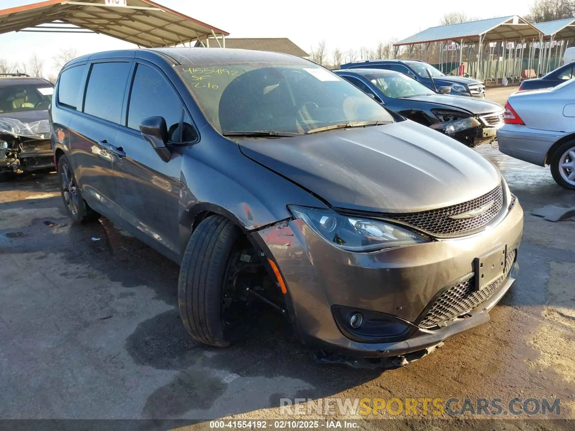 1 Photograph of a damaged car 2C4RC1FG9KR532140 CHRYSLER PACIFICA 2019