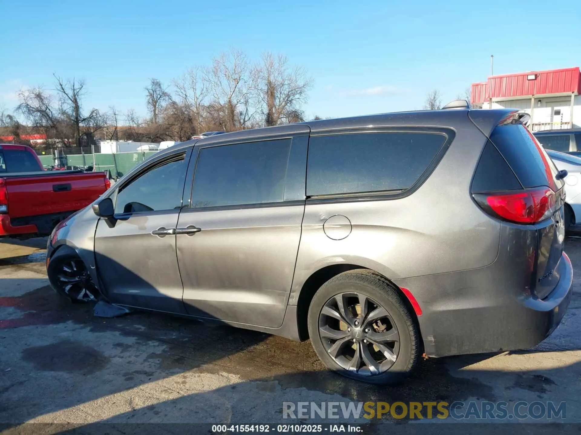 13 Photograph of a damaged car 2C4RC1FG9KR532140 CHRYSLER PACIFICA 2019