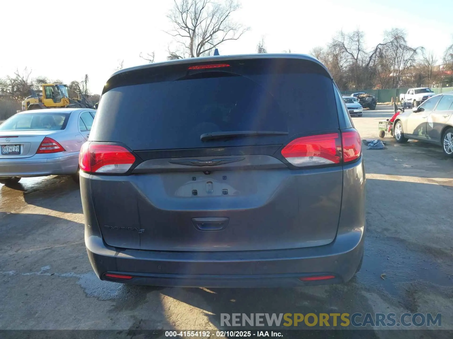 15 Photograph of a damaged car 2C4RC1FG9KR532140 CHRYSLER PACIFICA 2019